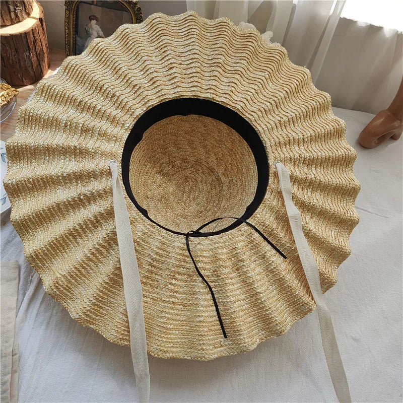 Chapeau de Paille Femme – Bord Large Ondulé avec Cordons