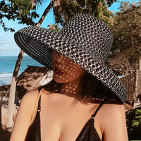 Chapeau de Paille Large – Motif Tressé Original