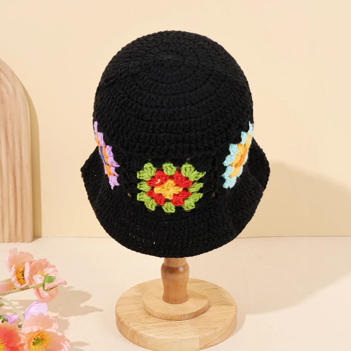 Bob Crochet Acrylique – Motif Floral Coloré