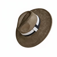 Chapeau Fedora Suédine – Bord Large et Ruban Contrasté
